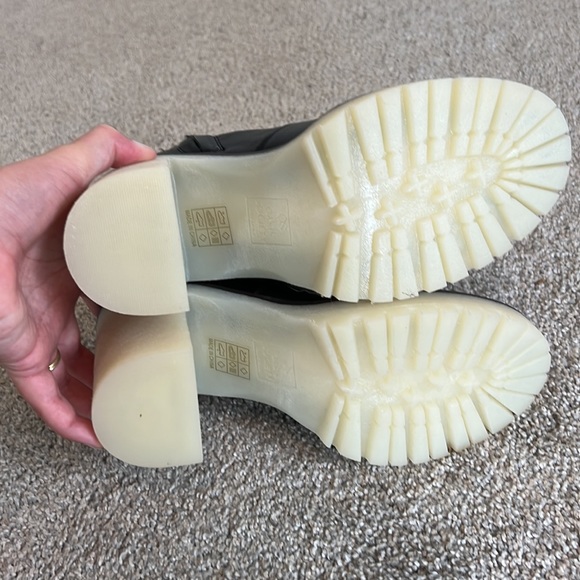 Chelsea Lug Sole Heeled boot - Picture 3 of 5